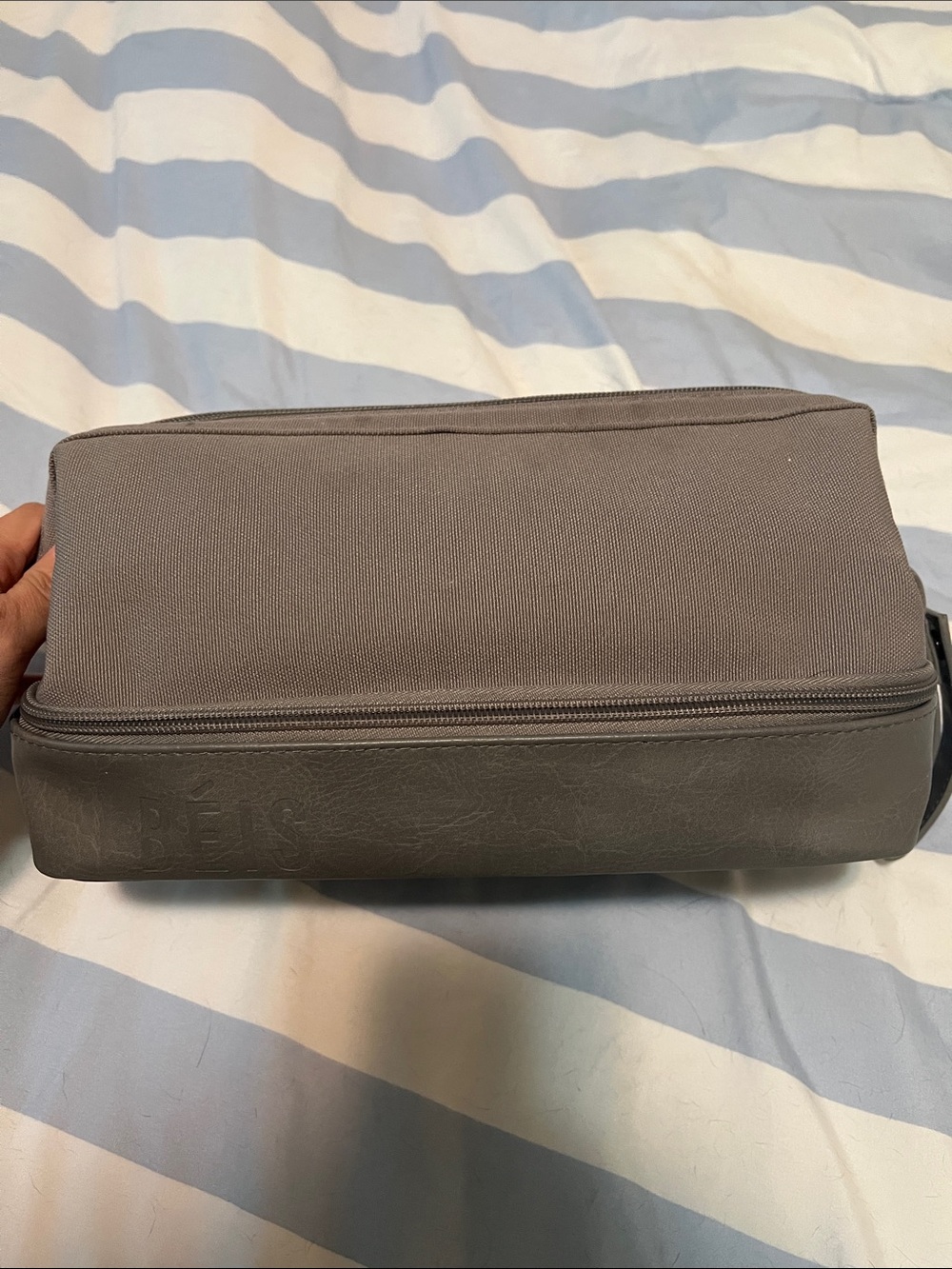 Barely used Beis dopp kit - Picture 3 of 8